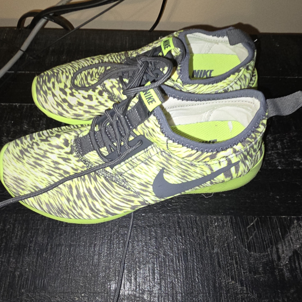 Nike Lime and Charcoal Athletic Sneakers Womens 6
